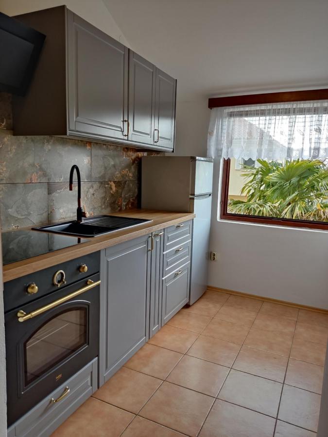 Apartman Car Vir Exteriör bild