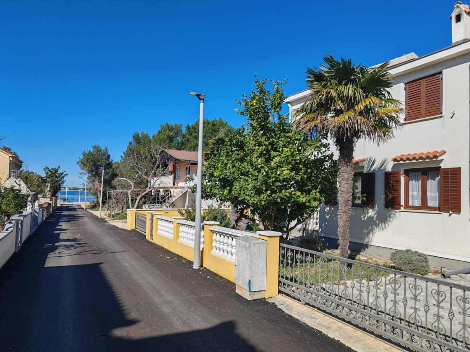 Apartman Car Vir Exteriör bild